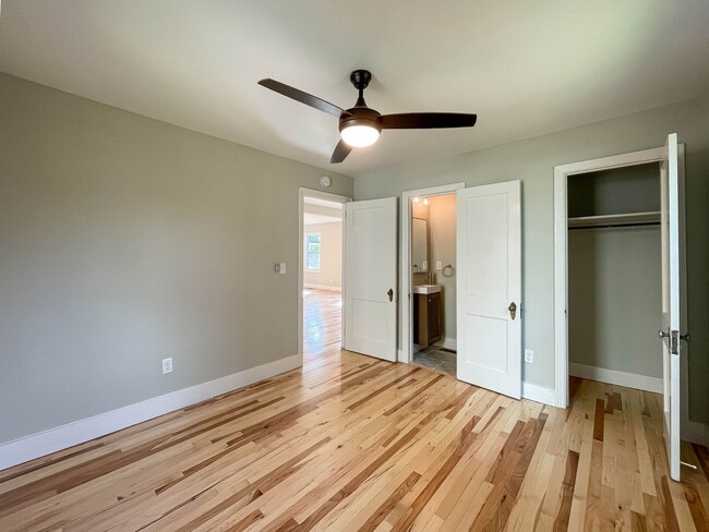 Building Photo - Beautifully Remodeled Two-Bedroom in Malve...