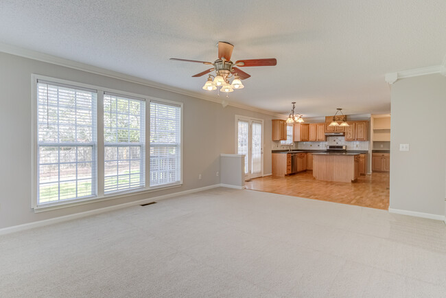 Building Photo - 2112 Echo Glen Ln