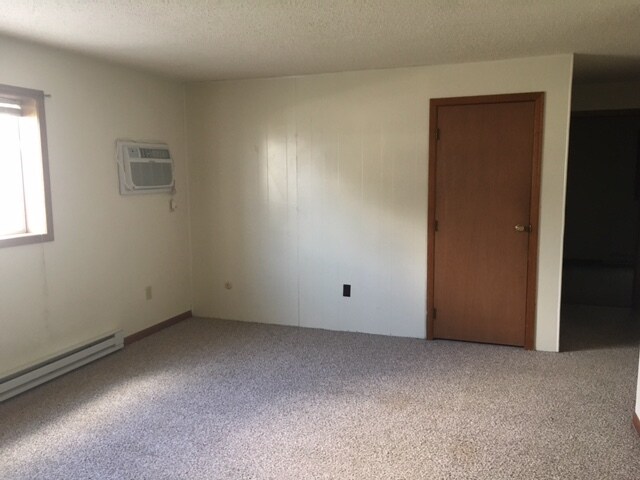 Building Photo - 425 8th Ave NE