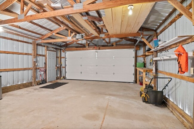 Building Photo - Fully Furnished 2-Bedroom Home Near Hodenp...