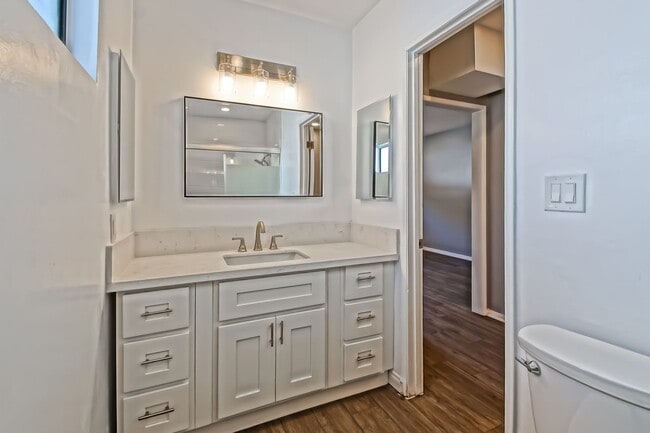 Building Photo - REMODELED, BRIGHT & AIRY 3BR2BA HOME W/ DETACHED GARAGE, CHARMING FRONT PORCH/YARD & HUGE REAR YA...
