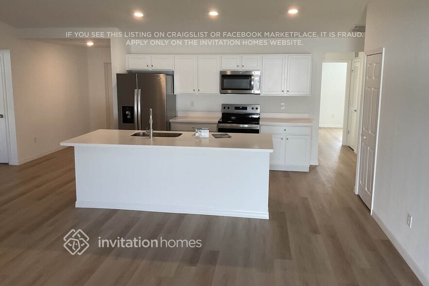 Building Photo - 27 Red Birch Ln