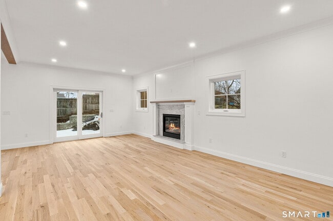 Building Photo - 108 New England Ave