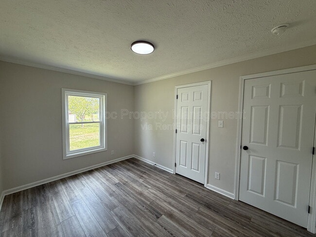 Building Photo - 10504 Benchmark Rd