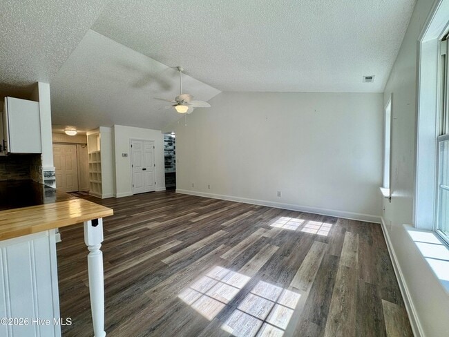Building Photo - 502 Worth Dr
