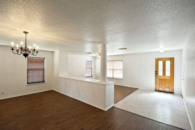 Building Photo - 858 Lincolnshire Dr