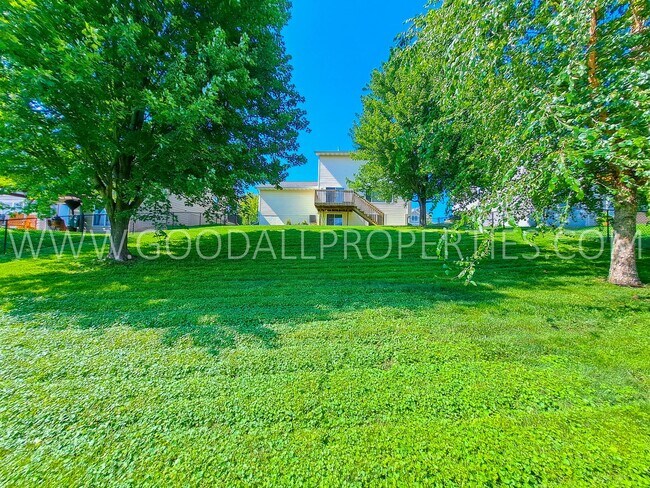 Building Photo - 3 Bedroom 3.5 Bath Urbandale Home Waukee S...