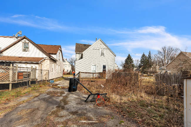 Building Photo - 9418 Easton Ave