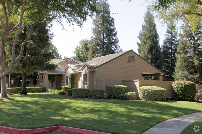 Building Photo - Sierra Ridge