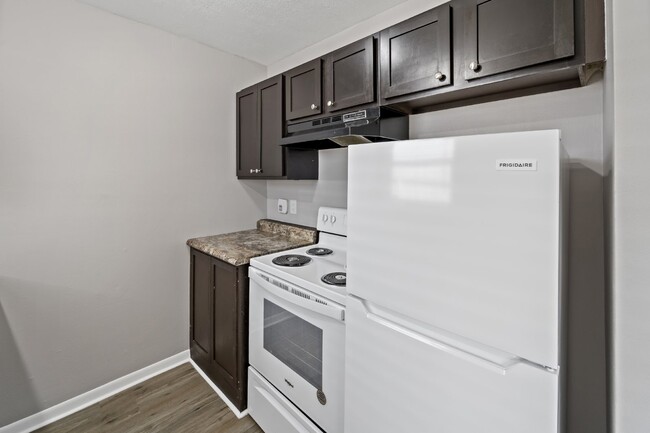 Building Photo - Available Now! 2/1 Downstairs Unit