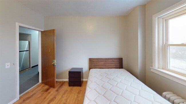 Building Photo - 99 Oak St