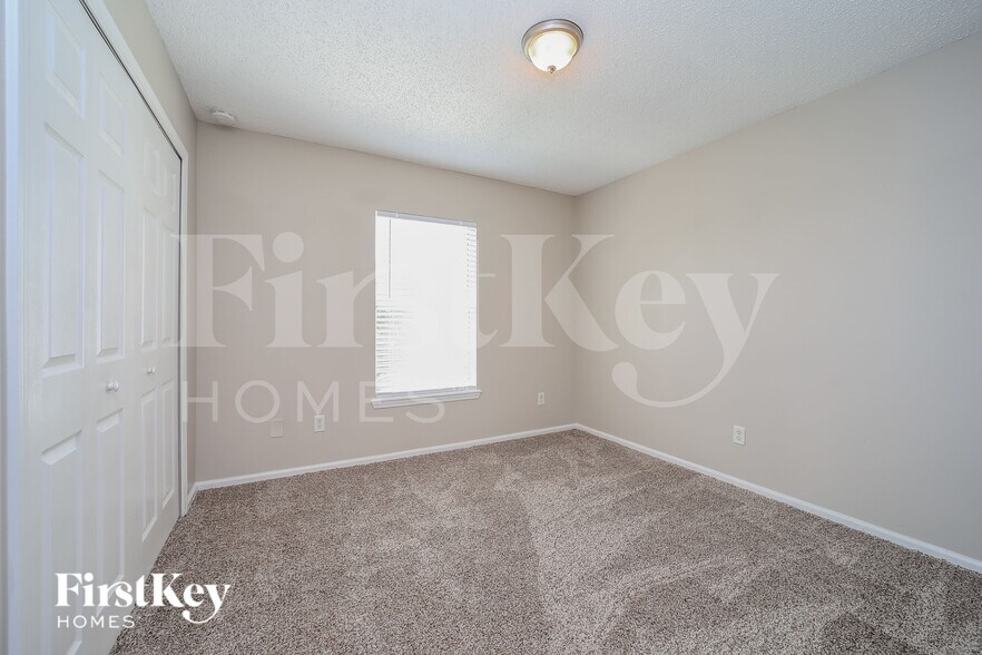 Building Photo - 4052 Edgeland Trail