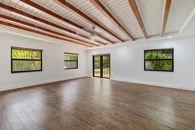 Building Photo - 7620 SW 59th Ave