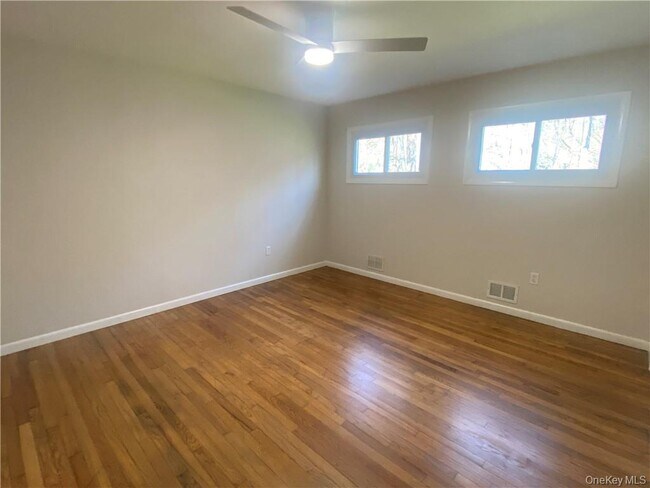 Building Photo - 18 Mountain Rd