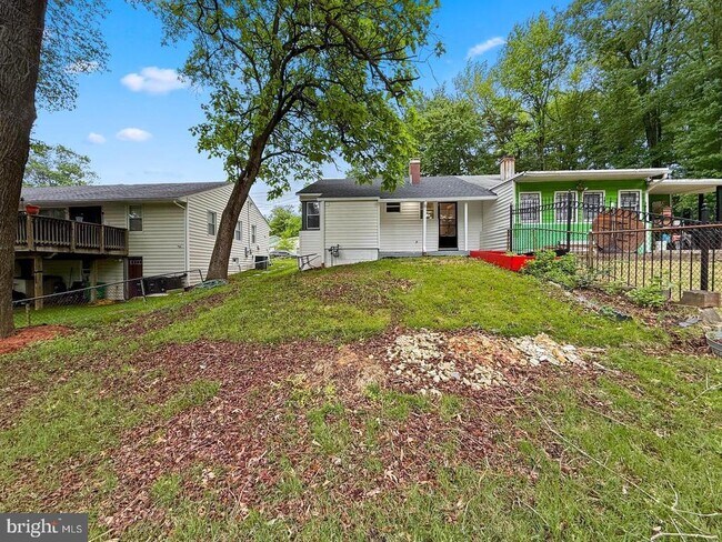 Building Photo - 7905 Greenleaf Rd