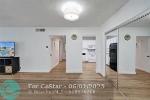 Building Photo - 2250 NE 66th St