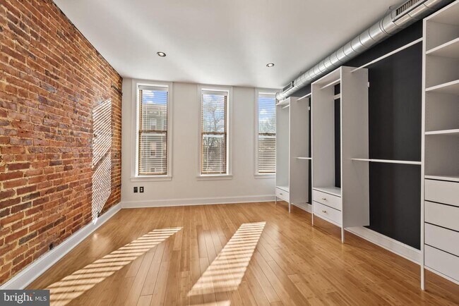 Building Photo - 412 E Lanvale St