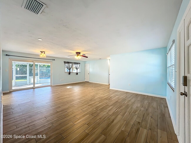 Building Photo - 2140 Emerald Ct