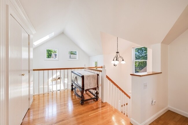 Building Photo - 5 White Way