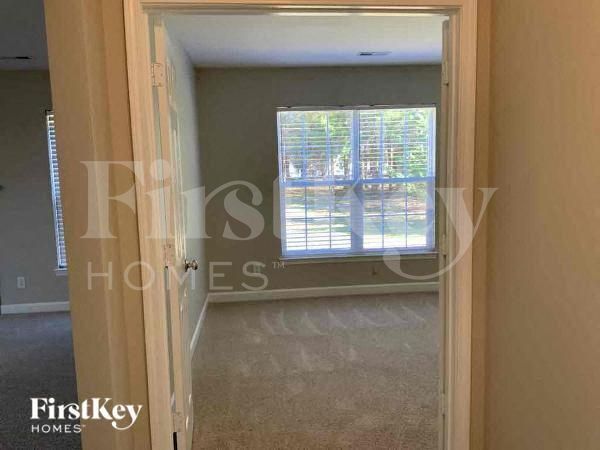 Building Photo - 1011 Bridleside Dr