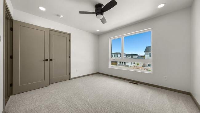 Building Photo - 367 Toms Cyn Dr