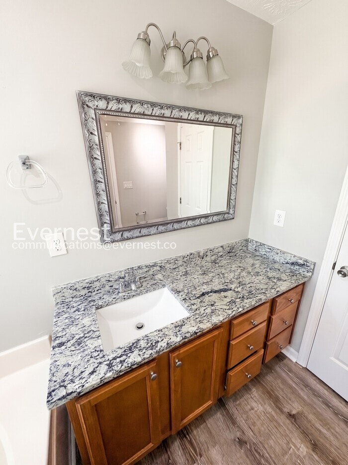 Building Photo - 228 Nina Cir