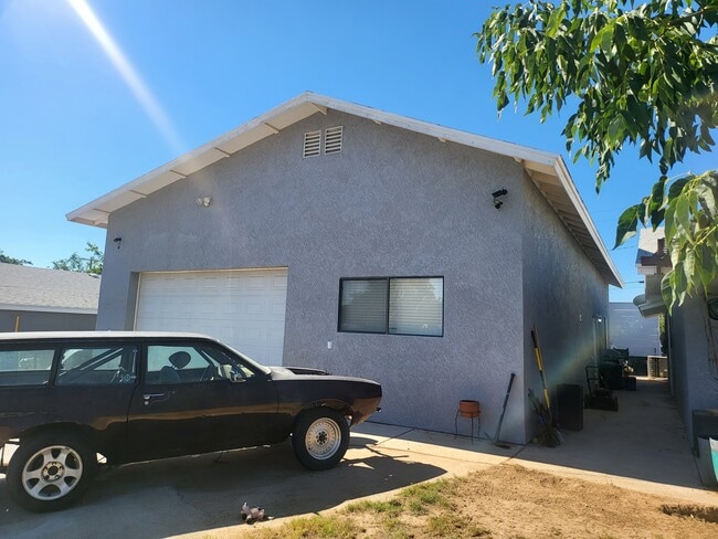 Building Photo - 2630 E Snavely Ave