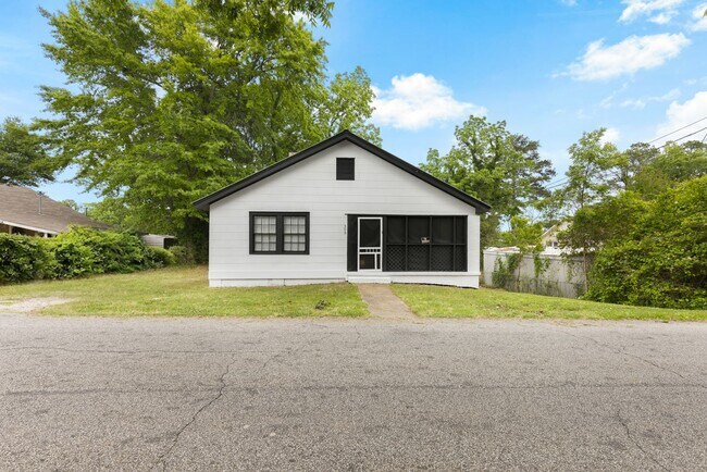 Building Photo - Freshly Updated 3BR Home in Opelika – Clean, Bright, Move-In Ready