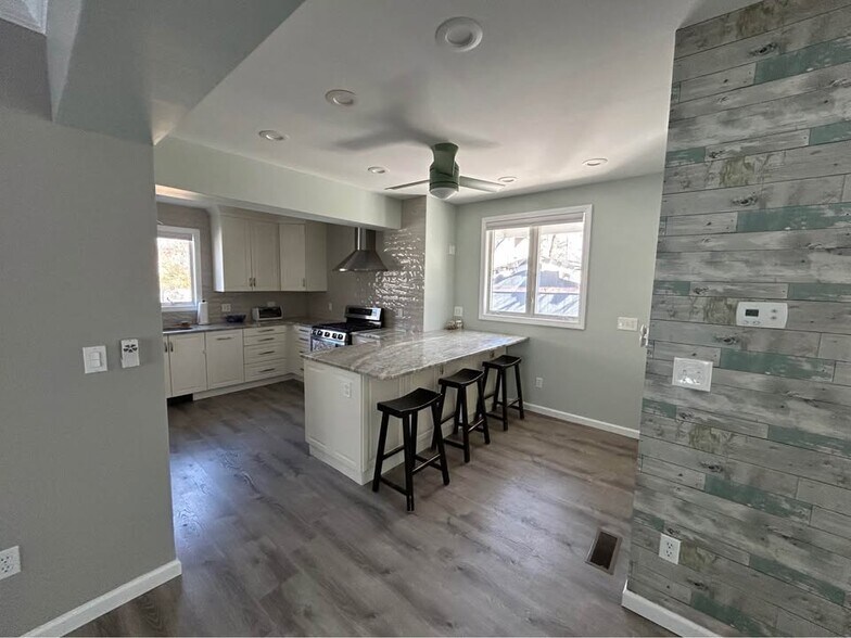 Building Photo - 18 Park Ave