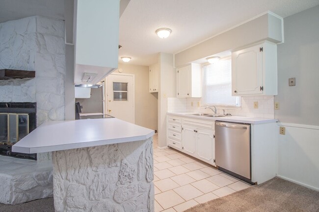 Building Photo - Great 3 bedroom 1.5 bathroom house!