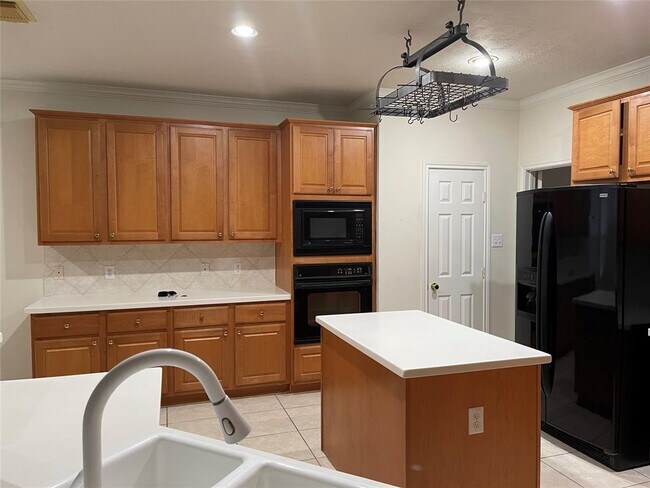 Building Photo - 9410 Creek Vine Dr