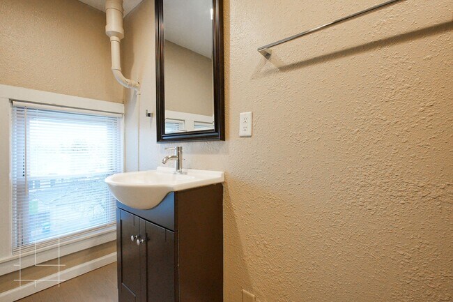 Building Photo - 1286 N 4th St