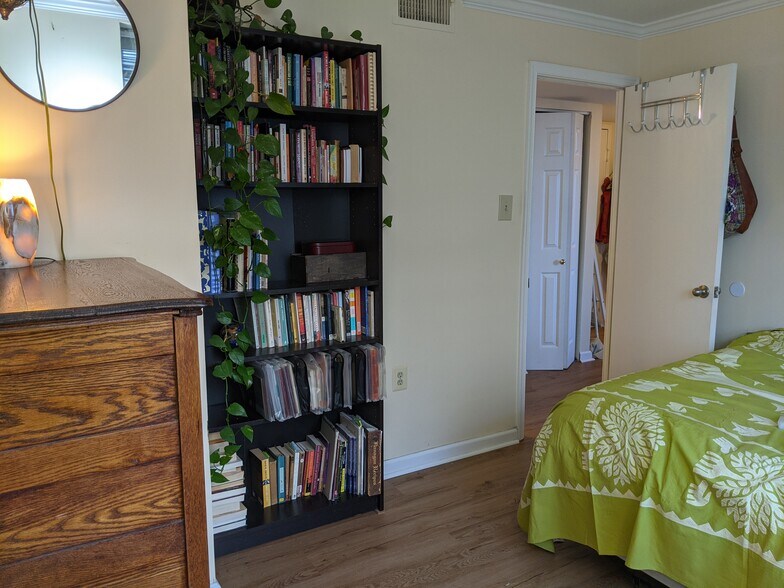 Bedroom 1 - 1436 Meridian Plz NW