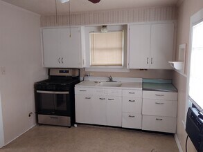 Building Photo - 3211 Maple Ave