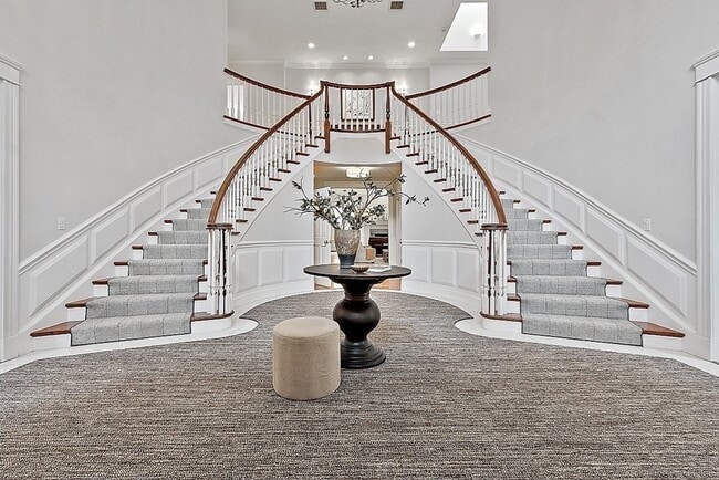 Building Photo - 451 Wellesley St