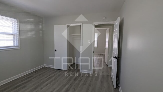 Building Photo - Renovated 3bed/1bath in Greensboro!