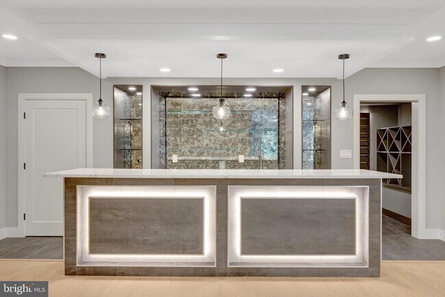 Building Photo - 6226 Kellogg Dr