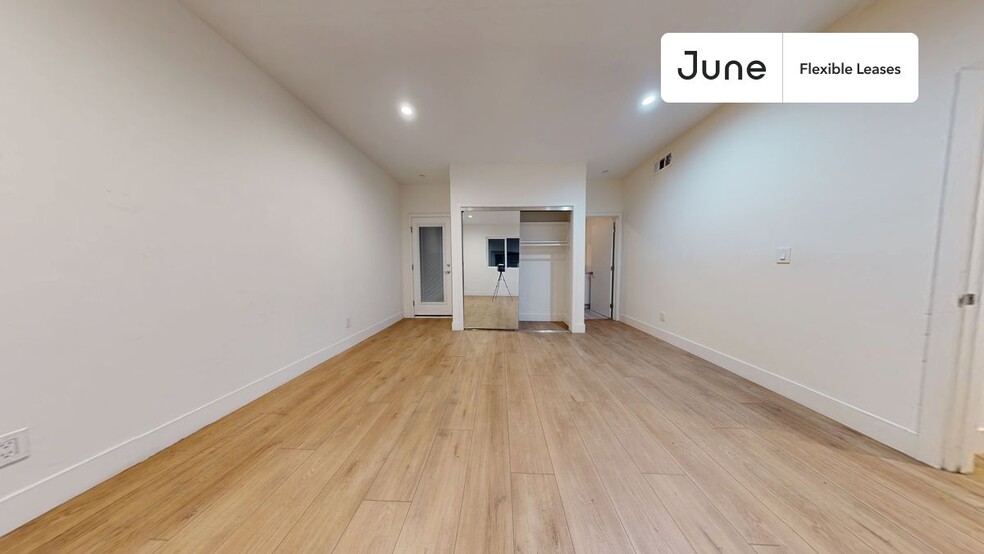 Building Photo - 5637 Riverton Ave