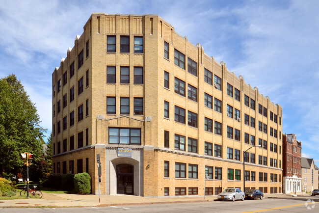 Building Photo - Linwood Manor