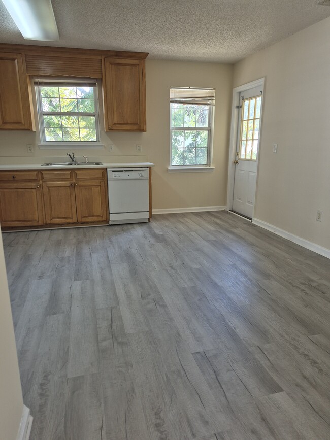Building Photo - 1316 Edgewood Dr