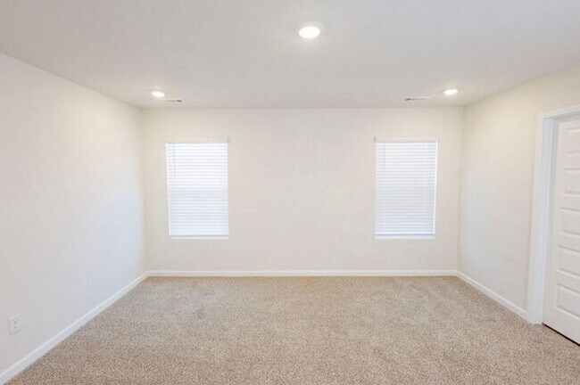 Building Photo - MOVE IN SPECIAL-Beautiful home available for rent