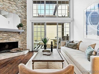 Building Photo - 8696 Villa La Jolla Dr