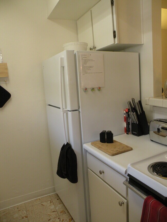 Kitchen - 5300 E Waverly Dr