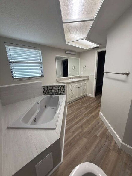 Building Photo - 9132 Remington Dr