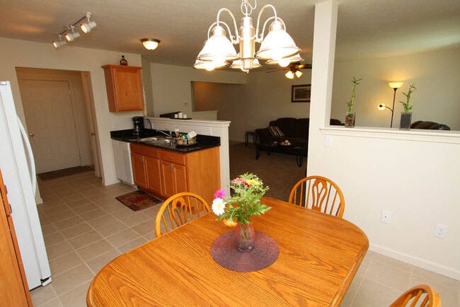 Building Photo - 37 Red Plank Wy