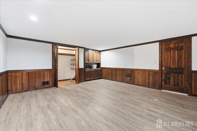 Building Photo - 18 Irongate