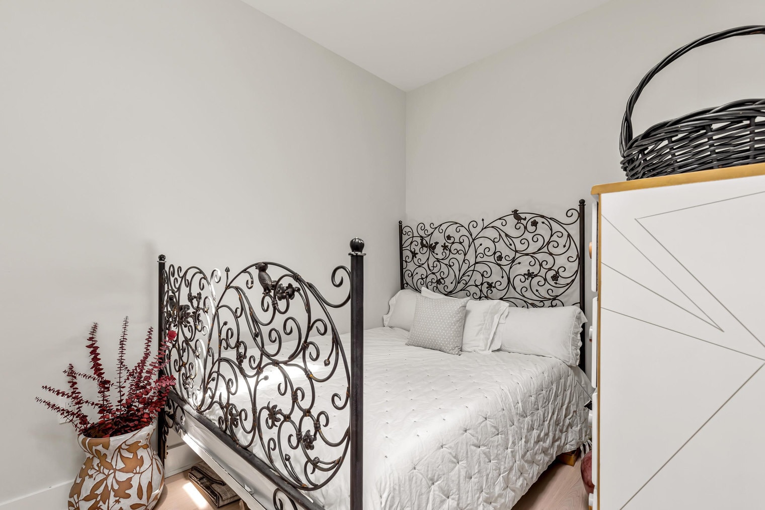 Building Photo - 2478 1/2 Ontario Rd NW