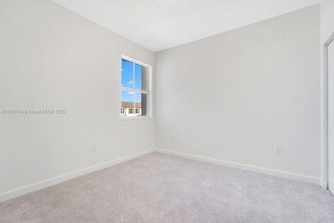 Building Photo - 2805 SE 26th Ave