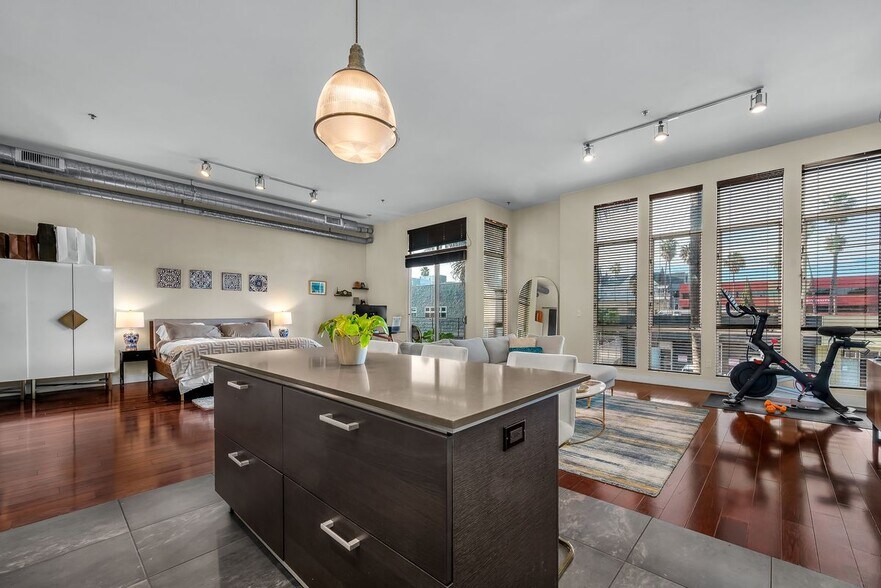 Building Photo - 13320 Beach 202 BCH