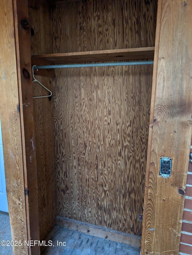 Building Photo - 220 2nd Way